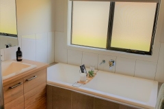 Hosies-Homes-Main-Bath